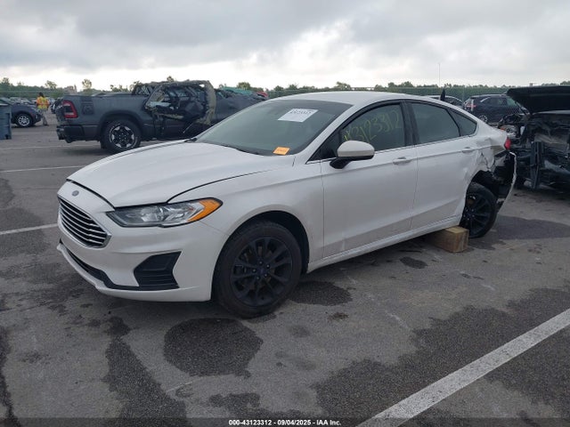 Ford 2019 2019 3FA6P0HD4KR231313 Image 2