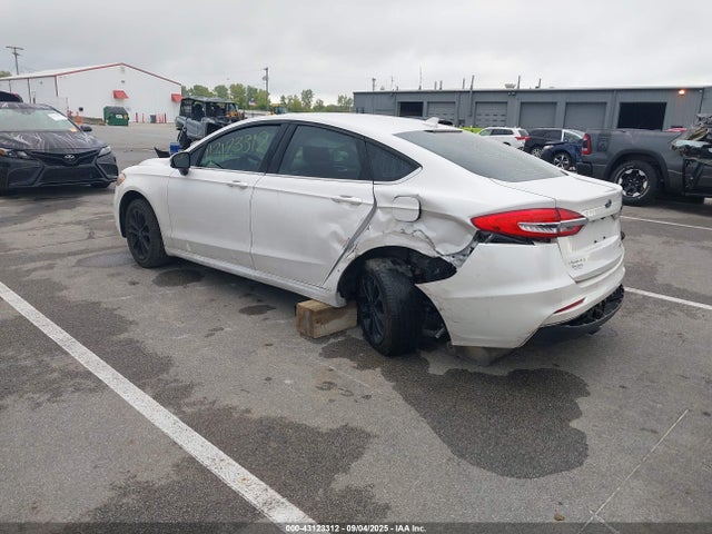 Ford 2019 2019 3FA6P0HD4KR231313 Image 3