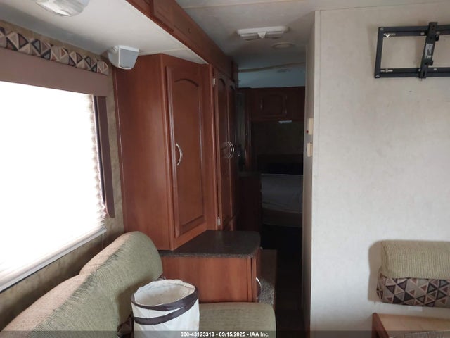 2015 Coachmen Freedom Express Bumper Pull 32' მანქანა იყიდება აუქციონზე, vin: 5ZT2FEPB7DA008946, აუქციონის ნომერი: 43123319