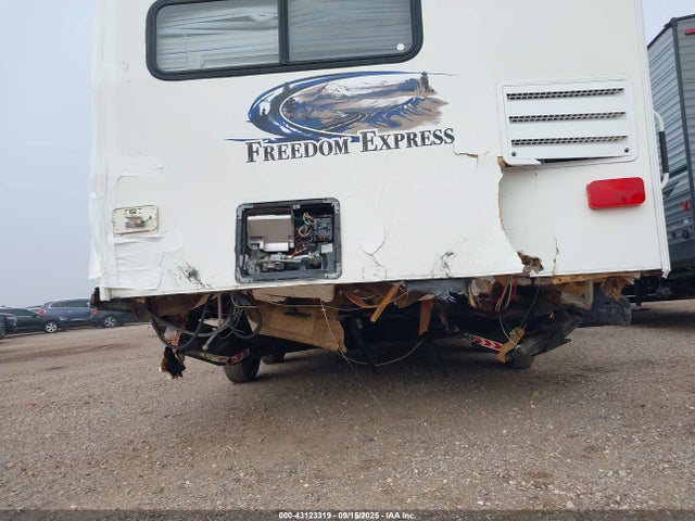 2015 Coachmen Freedom Express Bumper Pull 32' მანქანა იყიდება აუქციონზე, vin: 5ZT2FEPB7DA008946, აუქციონის ნომერი: 43123319