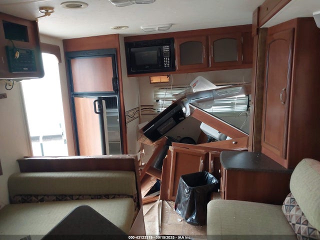 2015 Coachmen Freedom Express Bumper Pull 32' მანქანა იყიდება აუქციონზე, vin: 5ZT2FEPB7DA008946, აუქციონის ნომერი: 43123319