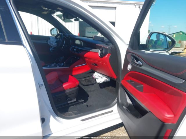 2021 ALFA ROMEO STELVIO ZASPAKBN3M7D16092 Photo 4
