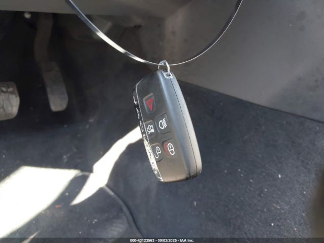 2016 JAGUAR XF SAJBM4BV3GCY19155 Photo 10