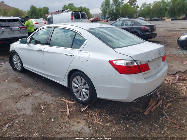 Honda j35y1 2015 1HGCR3F83FA033337 Image 3