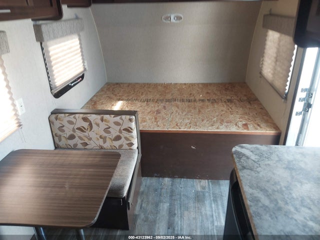 4X4TCK615GT182250 Forest River Cherokee