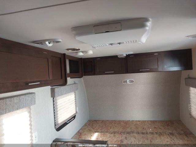 4X4TCK615GT182250 Forest River Cherokee