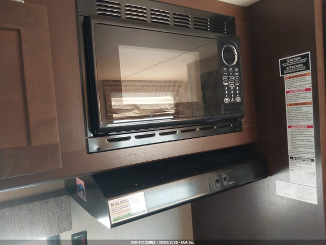 4X4TCK615GT182250 Forest River Cherokee