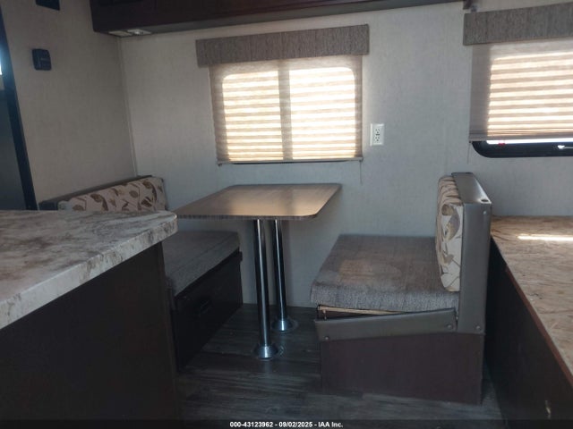 4X4TCK615GT182250 Forest River Cherokee