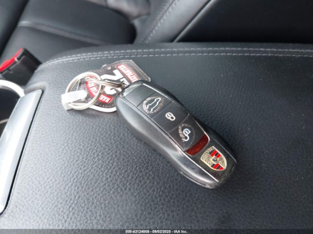 2017 PORSCHE CAYENNE WP1AA2A22HKA82938 Photo 10