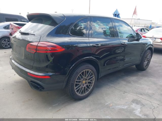2017 PORSCHE CAYENNE WP1AA2A22HKA82938 Photo 3