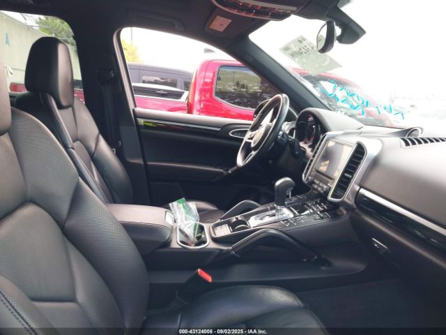 2017 PORSCHE CAYENNE WP1AA2A22HKA82938 Photo 4