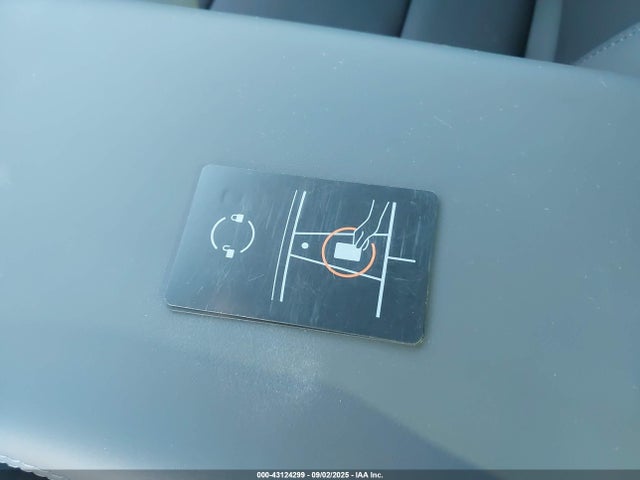 2025 TESLA MODEL 3 5YJ3E1EB4SF053030 Photo 10