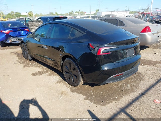 2025 TESLA MODEL 3 5YJ3E1EB4SF053030 Photo 2