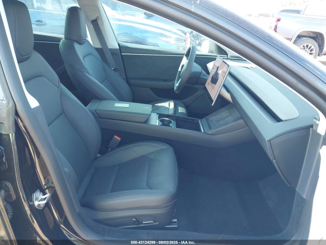2025 TESLA MODEL 3 5YJ3E1EB4SF053030 Photo 4