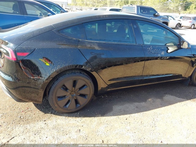 2025 TESLA MODEL 3 5YJ3E1EB4SF053030 Photo 5