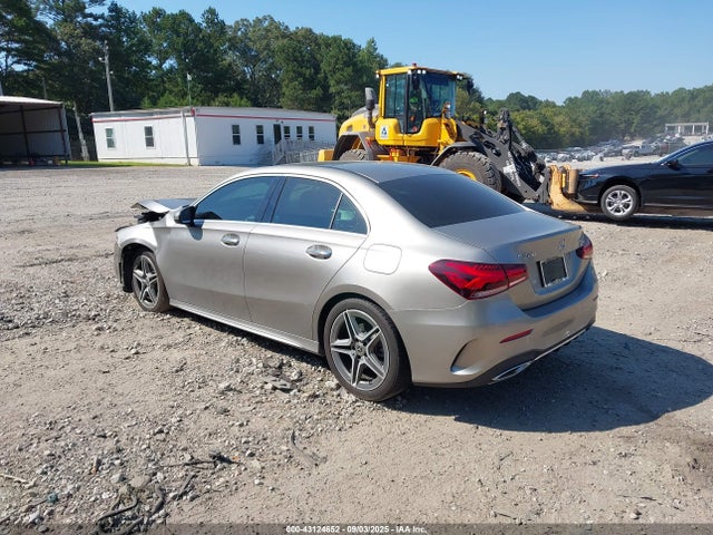 Mercedes-Benz m260 2019 WDD3G4FB6KW004410 Image 3