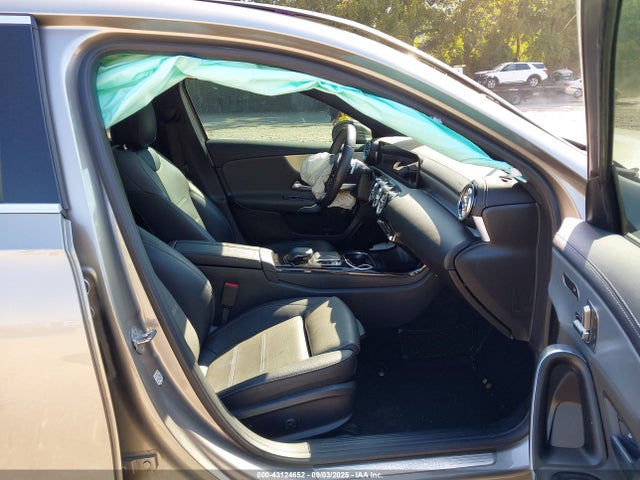 Mercedes-Benz m260 2019 WDD3G4FB6KW004410 Image 5