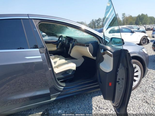 2018 TESLA MODEL X 5YJXCAE23JF090303 Photo 4
