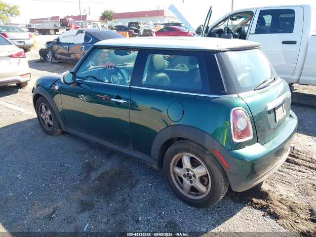 2009 MINI COOPER WMWMF33599TW75377 Photo 2
