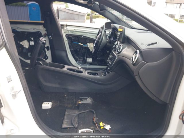 2017 MERCEDES-BENZ CLA WDDSJ4EB2HN423805 Photo 4