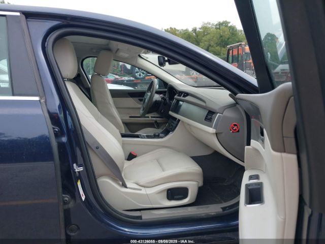 2017 JAGUAR XF SAJBJ4BV1HCY30200 Photo 4