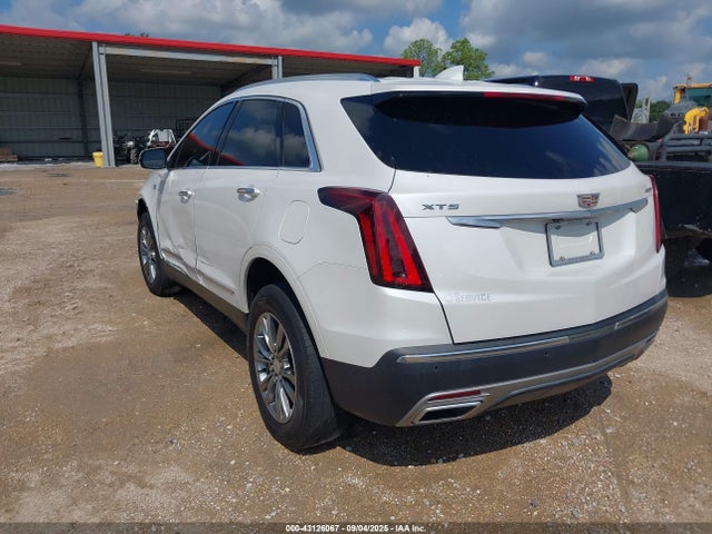 2021 CADILLAC XT5 1GYKNCR44MZ162940 Photo 2