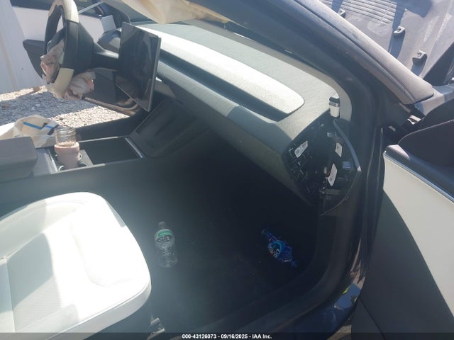 2025 TESLA MODEL 3 5YJ3E1EA7SF994883 Photo 4