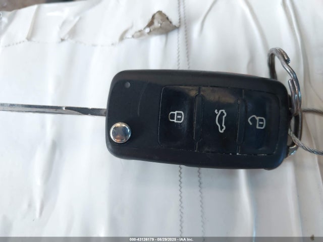 1VWAT7A38FC101062 Volkswagen Passat