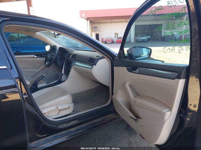 1VWAT7A38FC101062 Volkswagen Passat