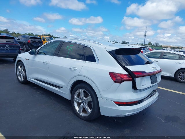 2019 AUDI E-TRON WA1LAAGE4KB024966 Photo 2