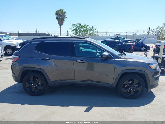 3C4NJCBB8JT466380 Jeep Compass