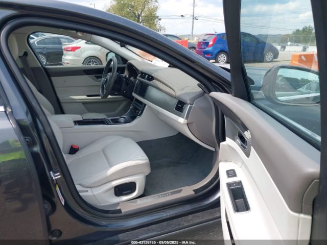 2016 JAGUAR XF SAJBD4BV8GCY22729 Photo 4