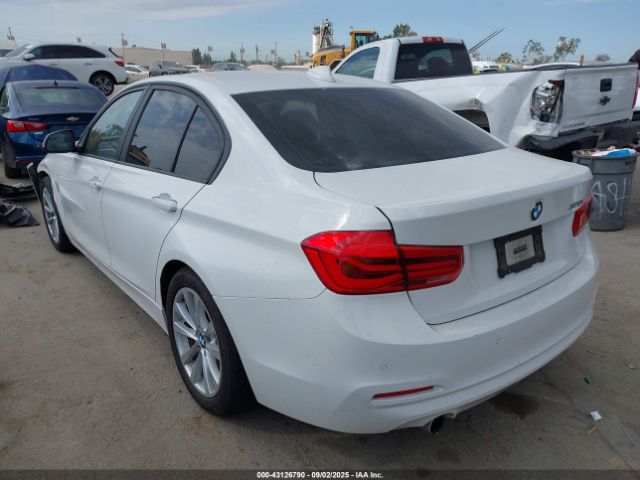 2018 BMW 320I WBA8E1G54JNU91136 Photo 2