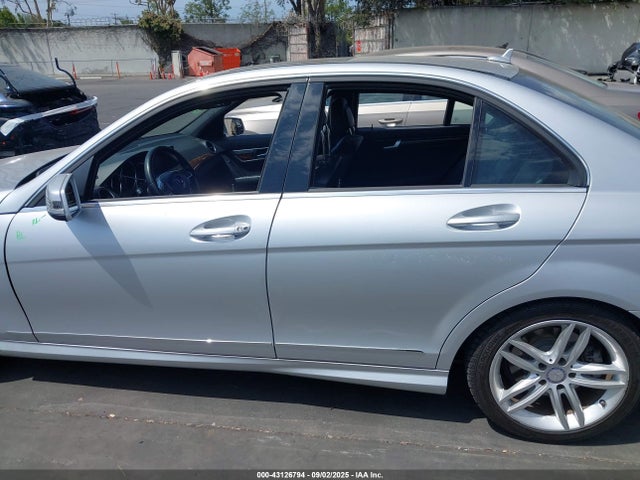 Mercedes-Benz C-Class 2014 WDDGF4HB3EG251447 Image 15