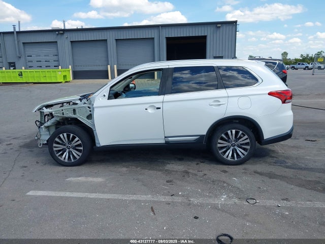 Mitsubishi mivec 2019 JA4AD3A36KZ011872 Image 15