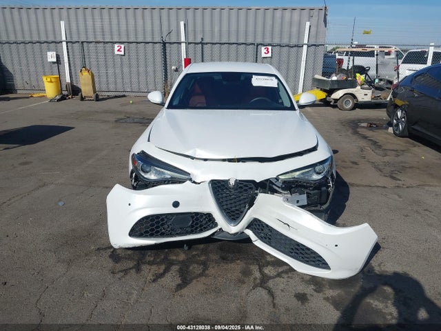 Alfa Romeo 2018 2018 ZARFAECN9J7583744 Image 12