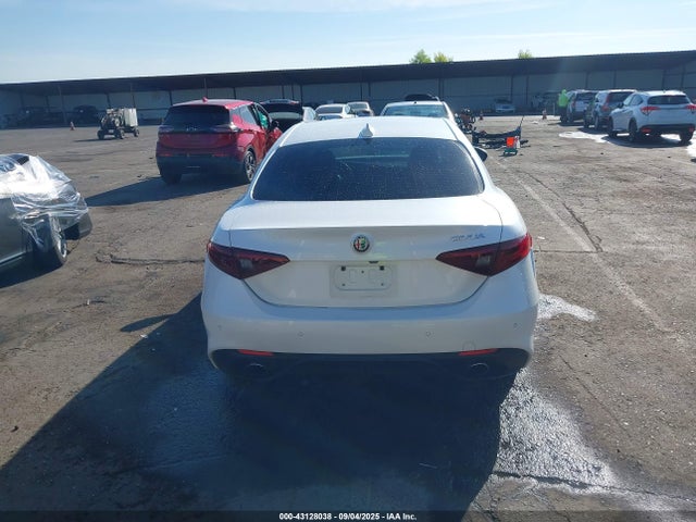 Alfa Romeo 2018 2018 ZARFAECN9J7583744 Image 16