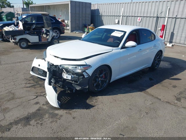 Alfa Romeo 2018 2018 ZARFAECN9J7583744 Image 2