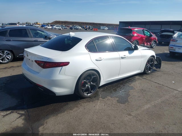 Alfa Romeo 2018 2018 ZARFAECN9J7583744 Image 4