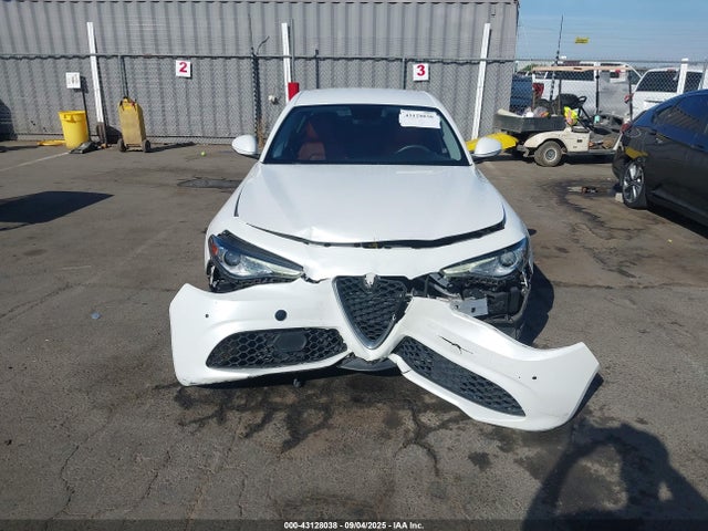 Alfa Romeo 2018 2018 ZARFAECN9J7583744 Image 6