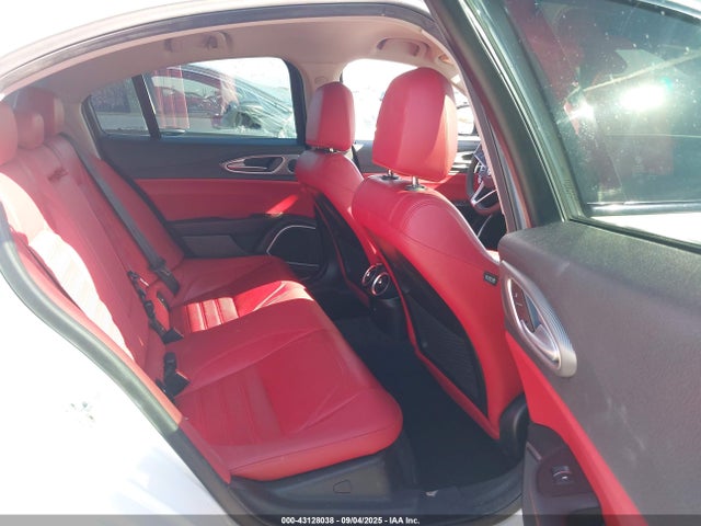 Alfa Romeo 2018 2018 ZARFAECN9J7583744 Image 8