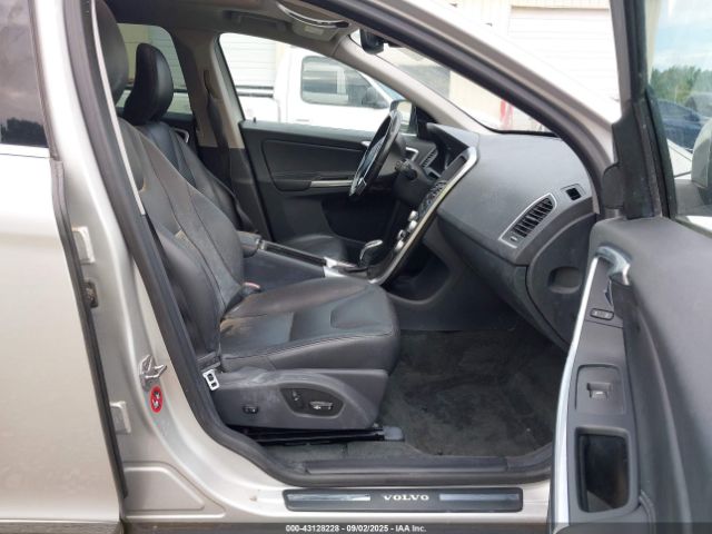 2016 VOLVO XC60 YV4612RK4G2784444 Photo 4