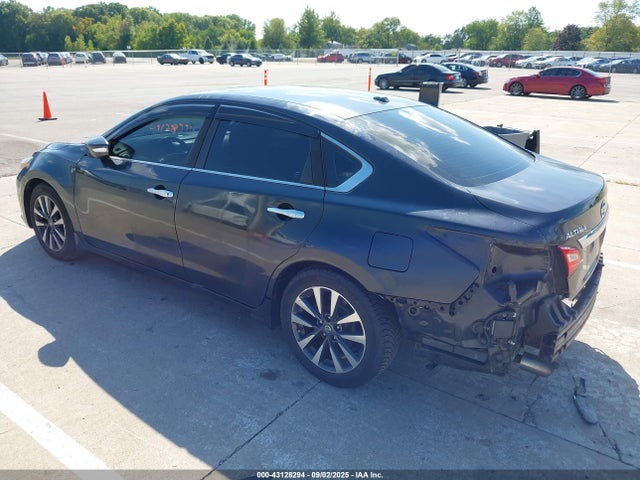 1N4AL3AP9GC269640 Nissan 2016