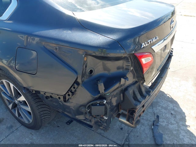 1N4AL3AP9GC269640 Nissan 2016