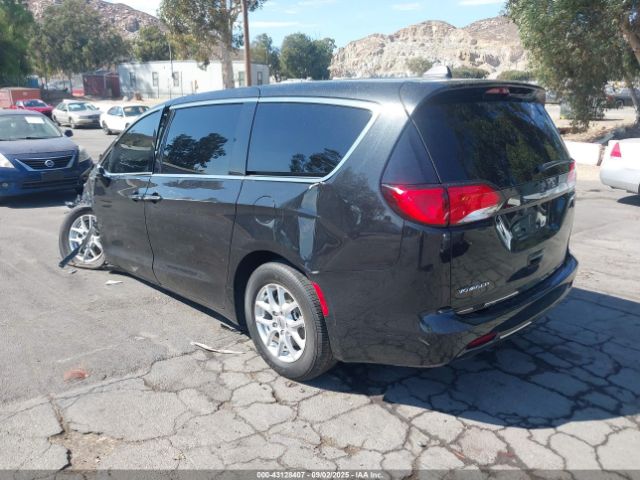 2022 CHRYSLER VOYAGER 2C4RC1CG5NR104512 Photo 2