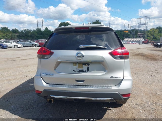 JN8AT2MVXJW348212 Nissan Rogue
