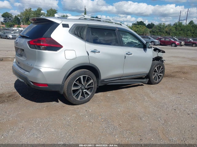 JN8AT2MVXJW348212 Nissan Rogue