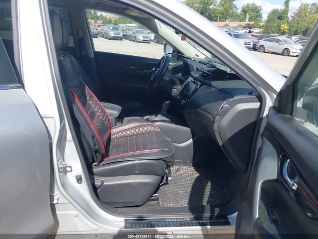 JN8AT2MVXJW348212 Nissan Rogue