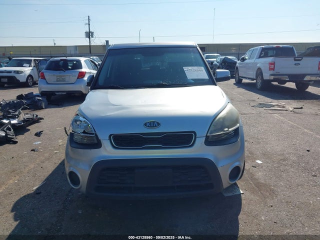 43128560 :رقم المزاد ، KNDJT2A69C7412438 vin ، 2012 Kia Soul + مزاد بيع