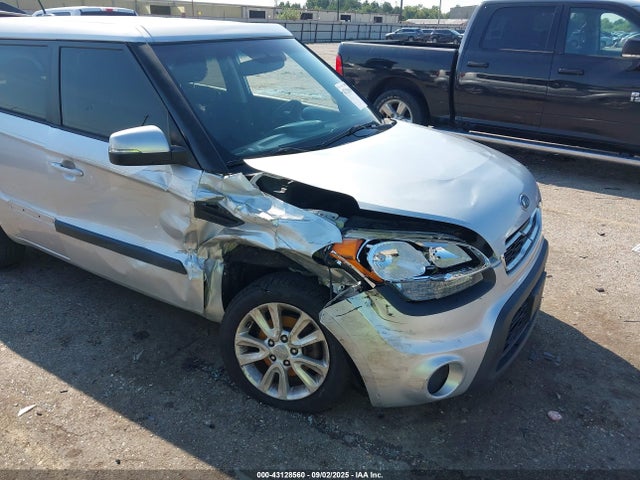 43128560 :رقم المزاد ، KNDJT2A69C7412438 vin ، 2012 Kia Soul + مزاد بيع